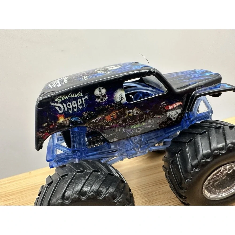 Monster Jam Son-Uva Digger 1:64 Diecast Monster Truck